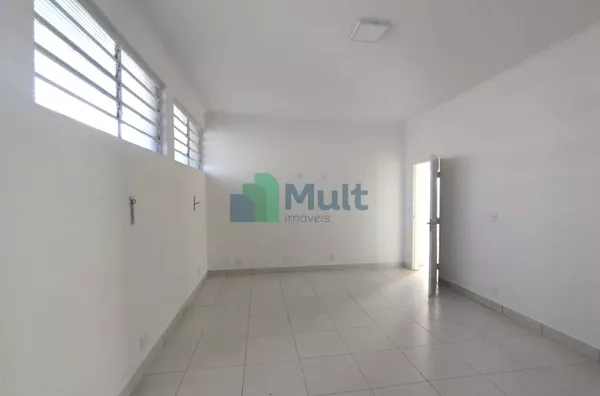 Imóvel Comercial em excelente localização na Zona Sul, 360m² de terreno e 262,34 de área construída, 12 salas amplas.