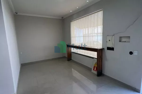 Salão Comercial reformado em excelente localização no Bairro Campos Elísios com 66m² de construção e 45,74m² de área útil,.