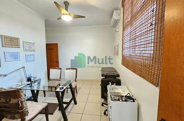 Linda Sala em Condomínio, excelente localização no Bairro Alto da Boa Vista com 17m² de área útil.