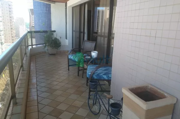 Lindo Apartamento em ótima localização no Bairro Higienópolis com 158m² de área útil.