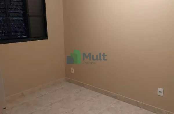 Casa para venda em condomínio fechado, no Jardim Florestan Fernandes com 200 m² de terreno e 90 m² de área construída.