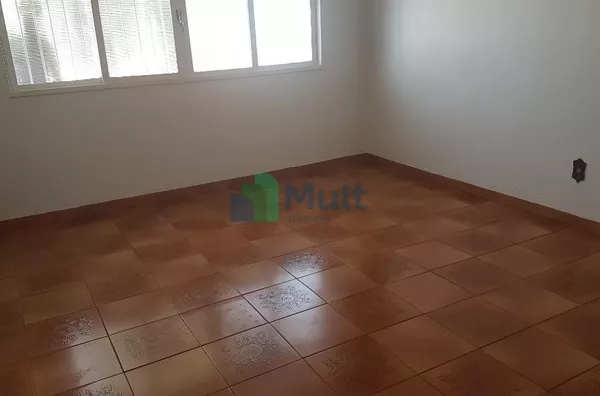 Casa Térrea em excelente localização no Bairro Jd. Bandeirantes com 150m² de área útil, 3...