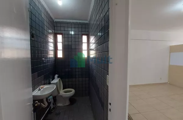 Sala Comercial na Av Presidente Vargas com 34m² em ótima localização.