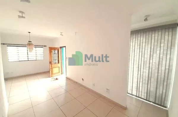 Casa Comercial em ótima localização na Zona Sul no Bairro Santa Cruz do José Jacques com  300m² de terreno e 142m² de área útil.