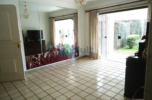Sobrado no Bairro Jd. Sumaré com 04 suítes, piscina, varanda gourmet  com 595m² de área útil.