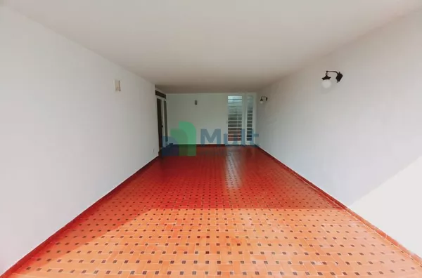 Sobrado em excelente localização no Bairro Jardim América com terreno de 379m² e 354m²de construção, 4 dormitório.
