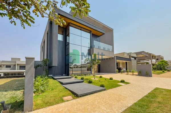 Sobrado de Alto Padrão em Condomínio Fechado projeto Moderno Arq. Fábio Martins com terreno de 365m² e 310m² de construção.