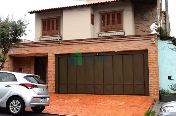 Sobrado em ótima localização no Bairro Jd. São Luiz com terreno de 260m² e área útil de 369m².