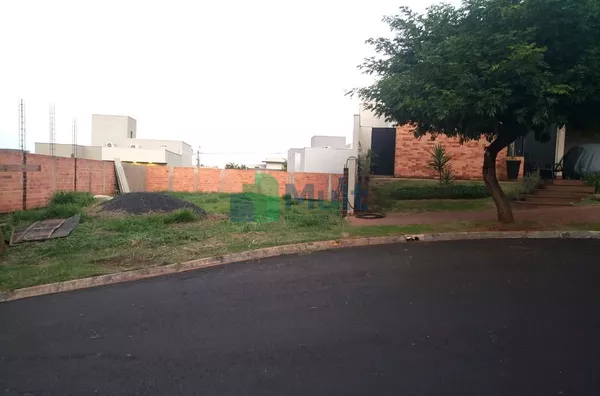 Terreno de ilha em excelente localização Jardim San Marco II com 305,66m²