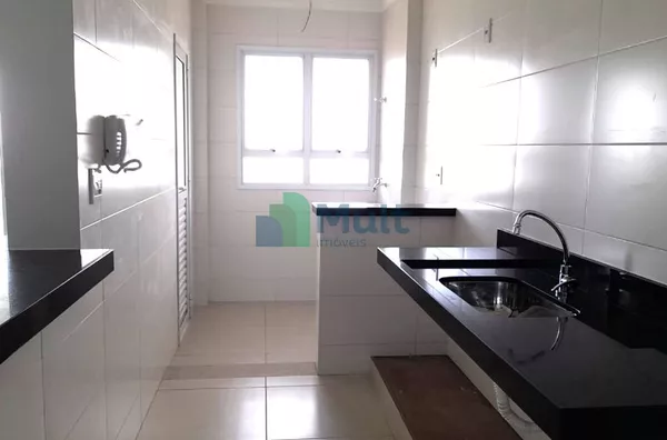 Apartamento face sombra e andar alto com 78m² de área útil em ótima localização próximo a Av. Prof. João Fiúsa.