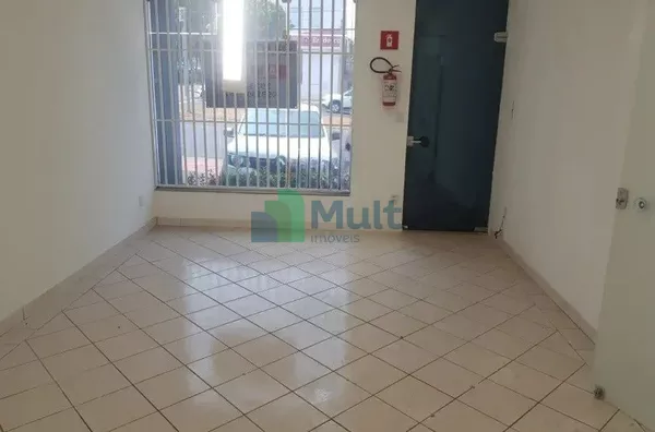 Imóvel Comercial em excelente localização na Av Independência, 2 pavimentos com 358m² de área privativa.