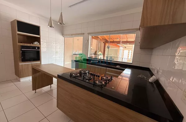 Casa para Venda e Locação – 3 quartos – 301 m² – 3 banheiros – Bairro City Ribeirão – Ribeirão Preto/SP