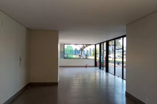 Loja térrea/Espaço corporativo com 180 m² total, localização na Zona Sul.