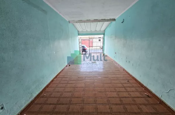 Casa Térrea localizada no Bairro Ipiranga com terreno de 280m² e 200m² de construção.