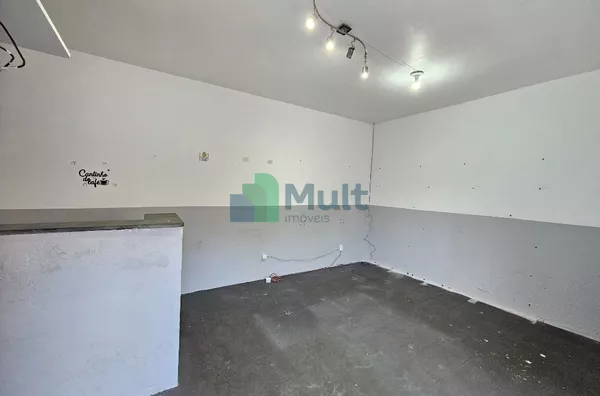 Sala Comercial em ótima localização no Bairro Jardim Paulista com 28m², próximo à Av Treze de Maio, quase em frente a antiga  Doce Festa.