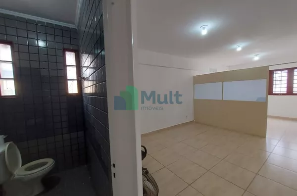 Sala Comercial na Av Presidente Vargas com 34m² em ótima localização.