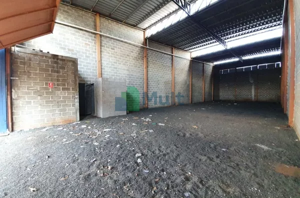 Galpão Comercial em ótima localização no Jd . Anhanguera com 320 m² próximo a Av. Bananal e...