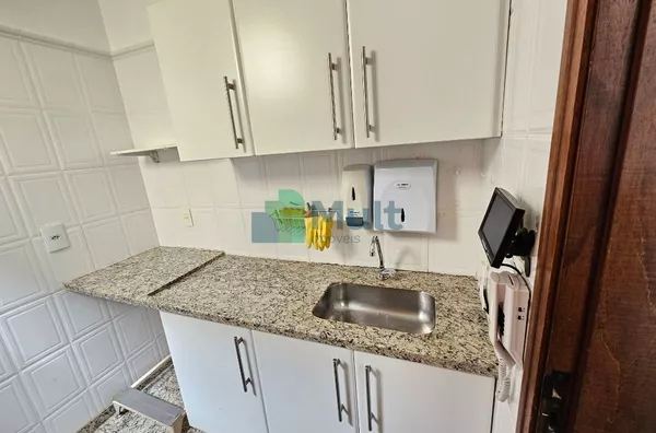 Linda Sala em condomínio fechado, localizada no Bairro Alto da Boa Vista  na Av Independência com 33 m² de área útil.