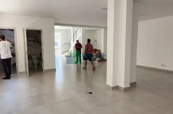Imóvel Comercial no Bairro Vila Seixas, para Locação com 350m2 de área útil em Ribeirão Preto - SP