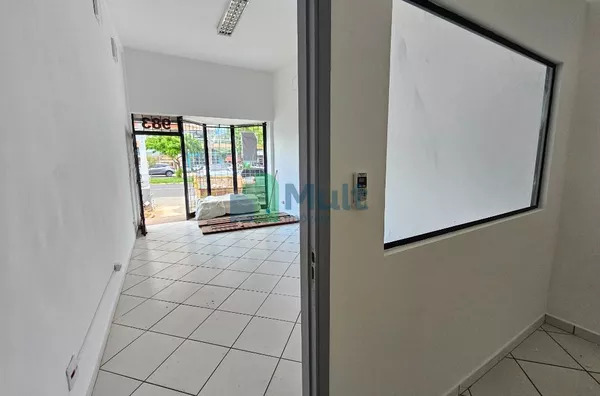 Loja em excelente localização com 85.00 m² de área construída, próximo ao Ribeirão Shopping, a academia Bluefit e Av. Antônio Diederichsen.