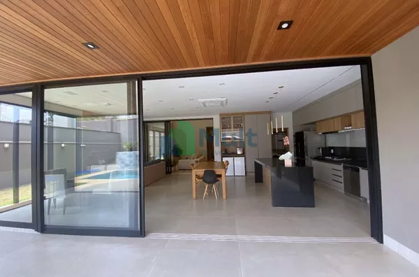 Sobrado em Condomínio Fechado de Alto Padrão em excelente localização em Bonfim Paulista com 487m² de terreno e 350,85m² de construção.