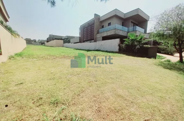 Terreno em excelente localização em  Condomínio, terreno com 443,64m², terreno de ilha , ótima topografia.