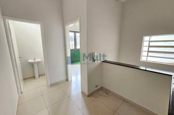 Sala Comercial no andar superior em excelente localização no Bairro Boulevard/ Centro com 50m² de área privativa.