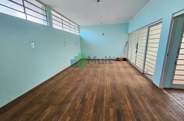 Casa Térrea em excelente localização no Bairro Boulevard com terreno de 460m² e 232,27m² de área construída.