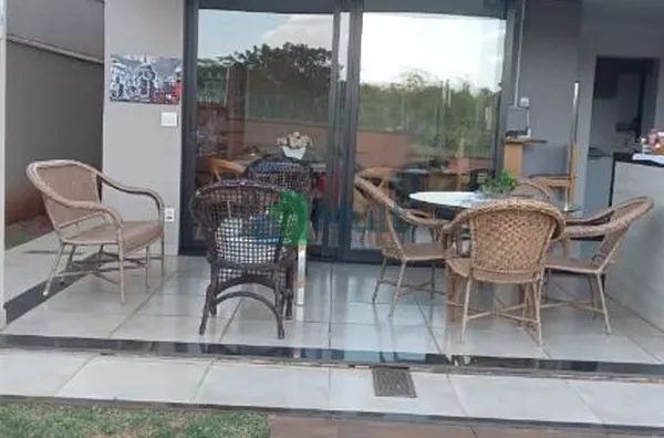 Sobrado de Alto Padrão em Condomínio fechado, localizado na Cidade de Bonfim Paulista -SP com terreno de 267,30m²  e 210m² de área útil.
