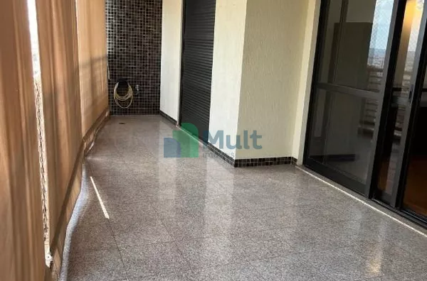 Apartamento em excelente localização com 240m² no Bairro Jd. Irajá com elevador privativo.