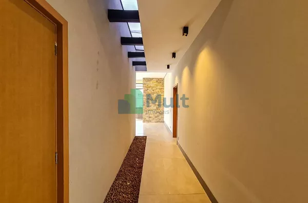 Casa Nova em Condomínio de Alto Padrão em excelente localização no Residencial Alto do Castelo com 364,50m² de terreno e 204,73m² de área construída.