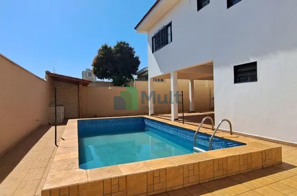 Casa Térrea  Comercial/ Residencial em excelente localização no Bairro Jd. Sumaré com terreno 481,60m² e 362,32m² de área construída.