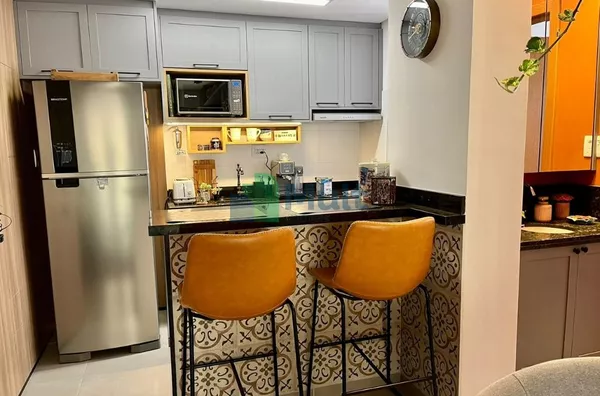 Cobertura Duplex Mobiliada, localizada no bairro Nova Aliança ao lado dos principais shopping da cidade de Ribeirão Preto com 93,22m² de área útil.