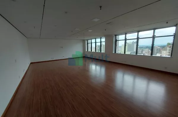 Ótima Sala Comercial com 82,45m² no Ed Saint Moritz