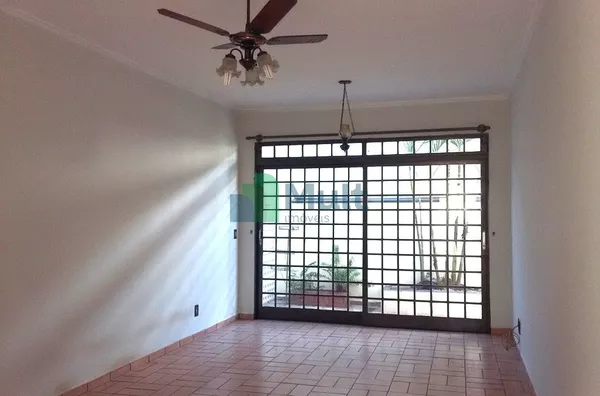 Casa Térrea com piscina em ótima localização no Bairro Lagoinha com terreno de 420m² e  218,88m² de área útil.