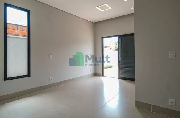 Casa Térrea em excelente localização no Condomínio San Tiago II com terreno de 491,34m² e 153,43m² de área privativa.