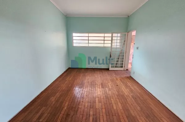 Casa Térrea em excelente localização no Bairro Boulevard com terreno de 460m² e 232,27m² de área construída.