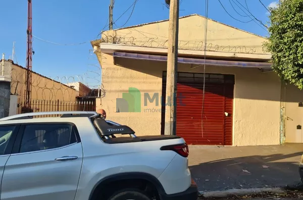 Casa Comercial/Residencial localizada no Bairro Ipiranga com terreno de 250m² e 119m² de área construída