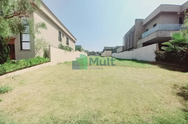 Terreno em excelente localização em  Condomínio, terreno com 443,64m², terreno de ilha , ótima topografia.