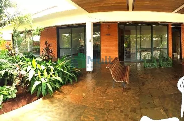 Casa Comercial/Residencial em ótima localização no Bairro Jd. Sumaré com 1135,20m² de terreno e 875,00m² de área útil.