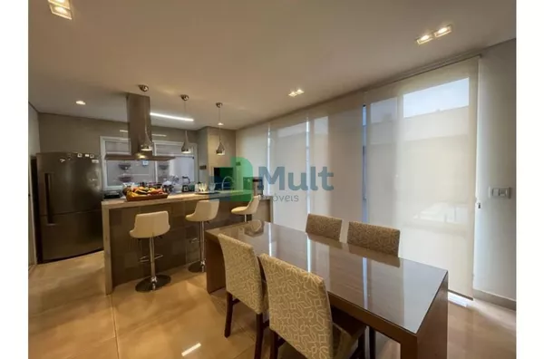 Lindo Sobrado em Condomínio Fechado em ótima localização com terreno de 407,54m² e 266,10 de área útil.