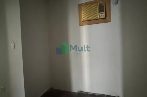 Imóvel Comercial em excelente localização no Bairro Jd. América com terreno de 415,20m² e 178,38m² de construção.