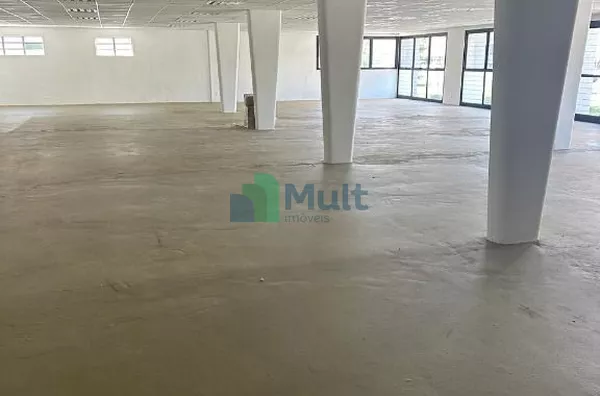 Galpão em ótima localização na Av Presidente Castelo Branco com 2500m² de terreno e 1850m² de área útil.