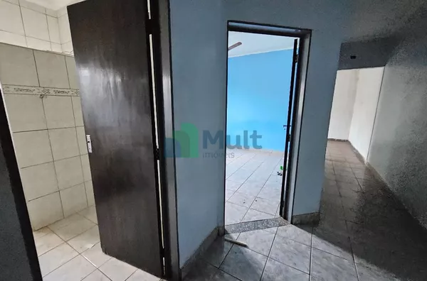 Casa Térrea localizada no Bairro Ipiranga com terreno de 280m² e 200m² de construção.