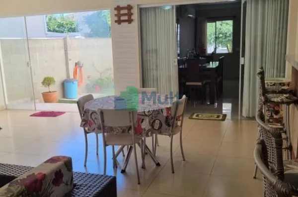Casa com 3 quartos à venda, 175 m²