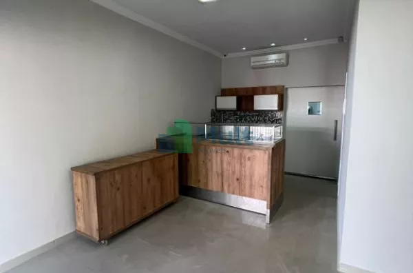 Salão Comercial reformado em excelente localização no Bairro Campos Elísios com 66m² de construção e 45,74m² de área útil,.