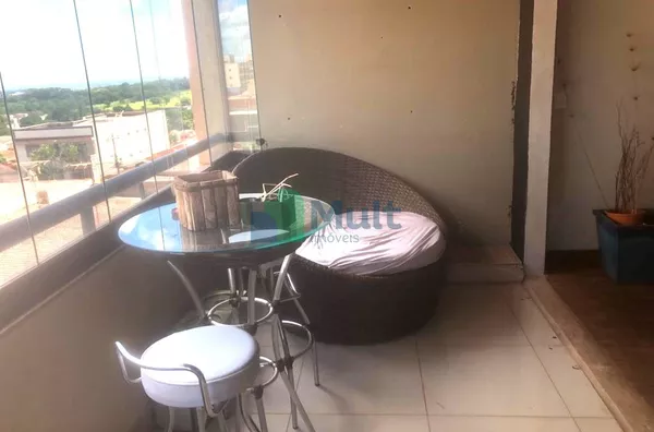 Apartamento em ótima localização no Jd. Paulistano com 146,76 m² de área útil.
