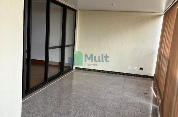 Apartamento em excelente localização com 240m² no Bairro Jd. Irajá com elevador privativo.