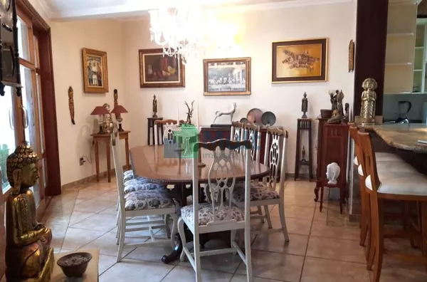 Sobrado em ótima localização no Bairro Jd. São Luiz com terreno de 260m² e área útil de 369m².