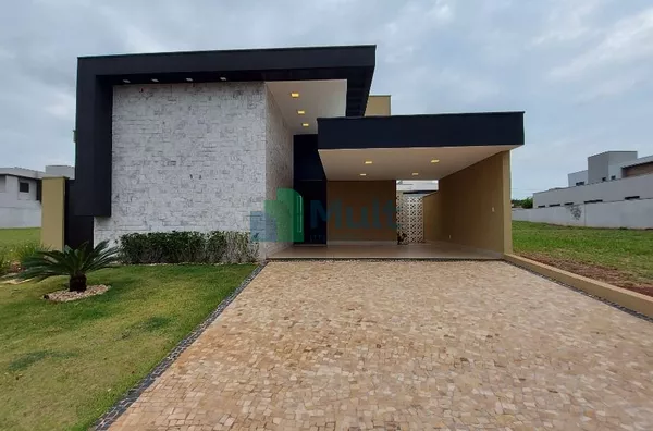 Casa Térrea á venda no Condomínio Alto do Castelo 1. 178m²